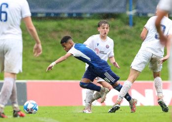 KAKVA MAJSTORIJA Dinamovi kadeti ušli u polufinale u Brazilu, pogledajte čudesan gol s centra! | NACIONAL.HR