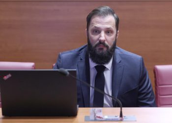 SPORNE SUGLASNOSTI Oporba kaže da je protuustavno što će iznajmljivači morati skupljati potpise susjeda | NACIONAL.HR