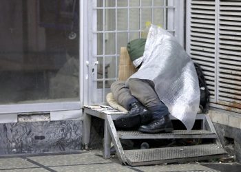 UMJETNIK IZ UGLEDNE OBITELJI Zbog birokracije postao beskućnik: ‘Za 60 eura sam član biračkog odbora, da budem na toplom’ | NACIONAL.HR