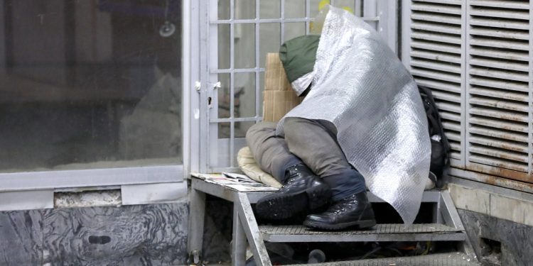 UMJETNIK IZ UGLEDNE OBITELJI Zbog birokracije postao beskućnik: ‘Za 60 eura sam član biračkog odbora, da budem na toplom’ | NACIONAL.HR