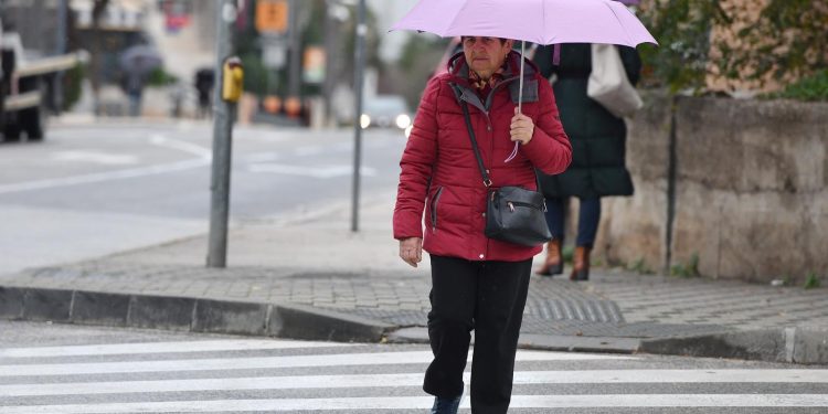 POGORŠANJE VREMENA Na Jadranu grmljavinski pljuskovi, u unutrašnjosti mjestimice snijeg | NACIONAL.HR