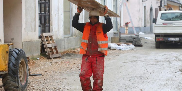 MANJAK RADNIKA Tržišta rada razvijenih zemalja ne mogu bez migranata, broj im nastavlja rasti | NACIONAL.HR