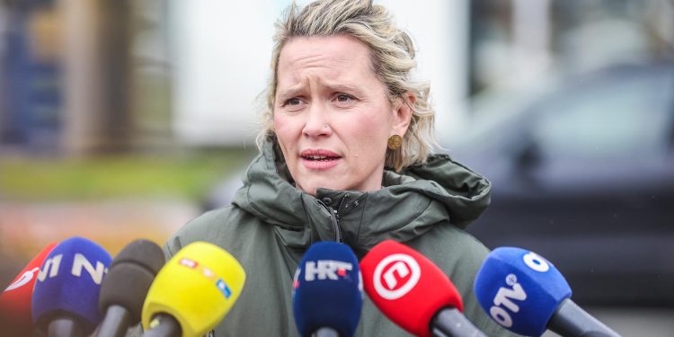 PORUKA RASPUDIĆIMA Kekin: Kako vas nije sram? Parazitiraju na sačekuši koju je netko pripremio mojoj obitelji…. | NACIONAL.HR