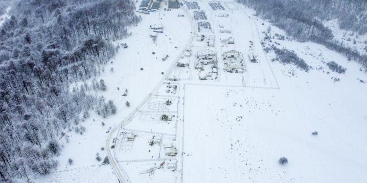 APOKALIPSA Snijeg paralizirao zapad BiH, obitelji zaglavljene u automobilima. Najgore je u Drvaru | NACIONAL.HR