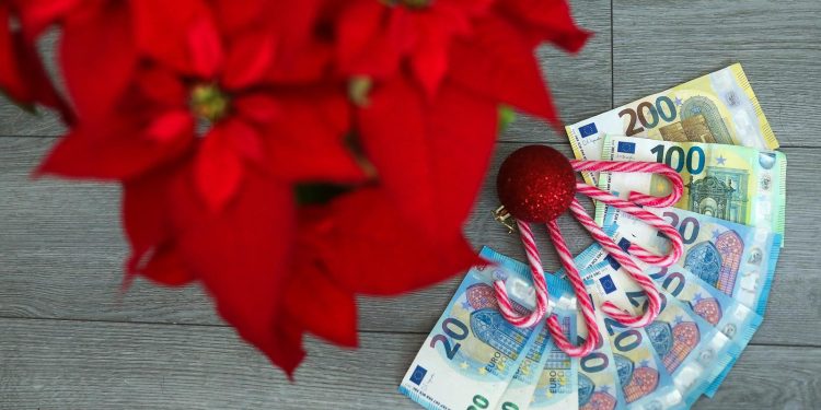 BOŽIĆNICA Većina Hrvata očekivala 465 eura. Mnogi će dobiti manje, ali neki trljaju ruke | NACIONAL.HR