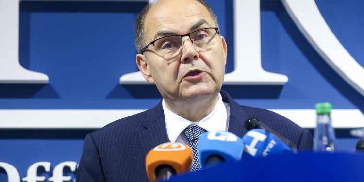 ZAKUHAVANJE Schmidt upozorava vlasti RS: ‘Neću oklijevati poduzeti mjere zbog kršenja ustava’ | NACIONAL.HR