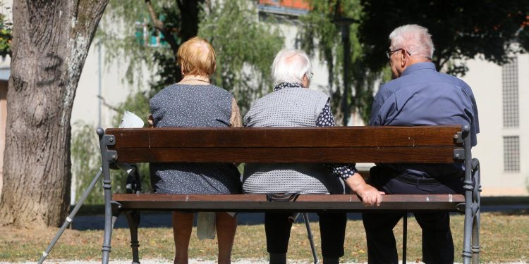 NIKAD NIJE KASNO Radi više od 33 tisuće umirovljenika. Evo gdje se najčešće zapošljavaju | NACIONAL.HR