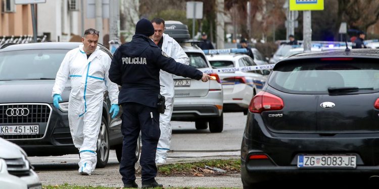 UŽASNUTI SVJEDOCI Tukao je dječaka na hodniku, sve je bilo puno krvi…Imao je raščupanu kosu i nož… | NACIONAL.HR