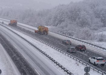 SNIJEG I LED Zabranjen promet kamionima na dijelu autoceste od Zagreba do Splita, gužve na granicama | NACIONAL.HR
