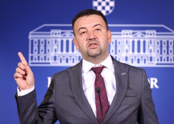 ČETVRTI DOMINO Most otpao, Pavliček ušao u klub Radićeve stranke | NACIONAL.HR