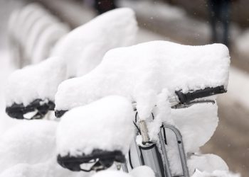 KIJAMET Dijelovi BiH i dalje zameteni i bez struje, zatvorene brojne ceste | NACIONAL.HR