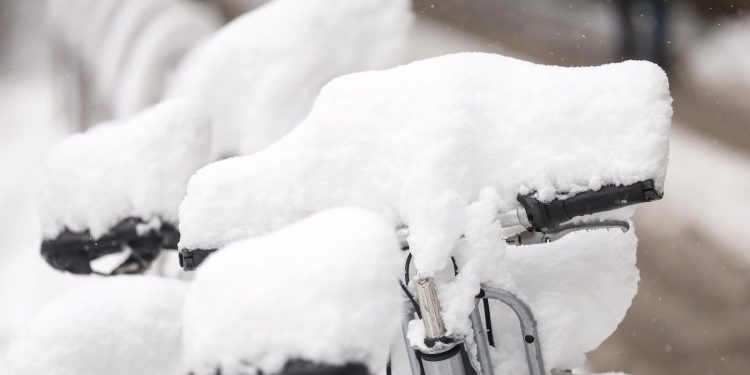 KIJAMET Dijelovi BiH i dalje zameteni i bez struje, zatvorene brojne ceste | NACIONAL.HR