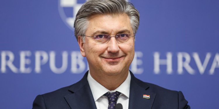 POPUSTIO JE Plenković: ‘Neće biti ocjenjivanja u državnim i javnim službama’ | NACIONAL.HR