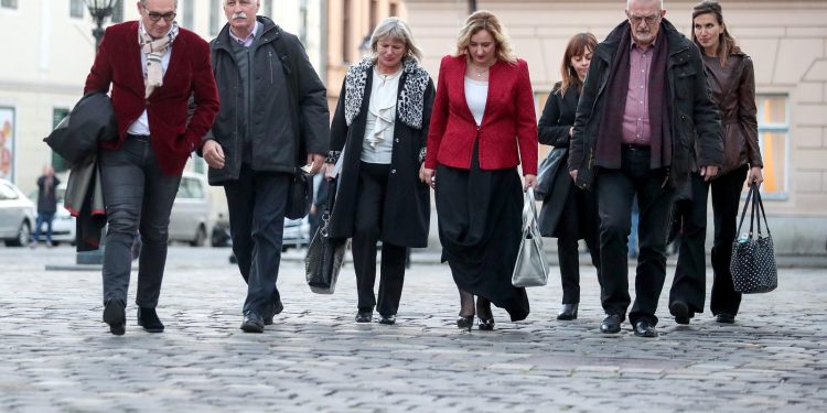 SPORNA FORMULA Sindikati javnih službi odbili ponudu Vlade o povećanju plaća, izgledan štrajk | NACIONAL.HR