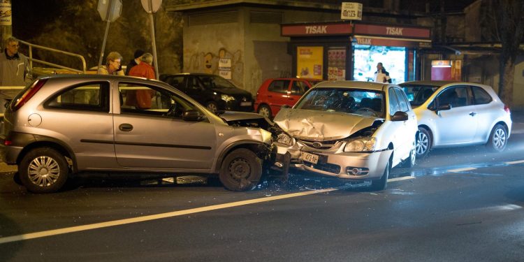 OBIJESNA VOŽNJA Pijani vozač u Rijeci izazvao sudar i tvrdio da ima bombu | NACIONAL.HR