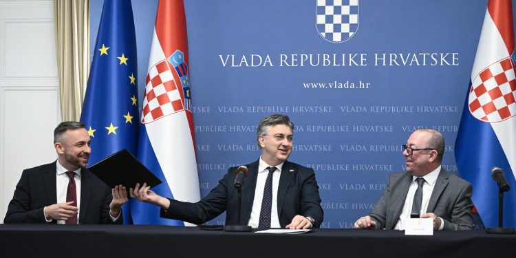 KUPNJA GLASOVA Vlada na telefonskoj sjednici povećala plaće državnoj birokraciji, evo detalja | NACIONAL.HR