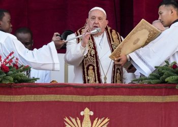 Papa Franjo obraća se Ukrajini i Bliskom istoku u božićnoj Urbi et Orbi poruci