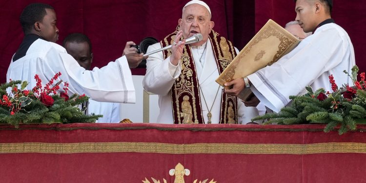 Papa Franjo obraća se Ukrajini i Bliskom istoku u božićnoj Urbi et Orbi poruci