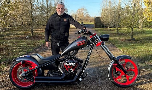 Paul Hollywood stavlja svoj dragocjeni helikopter na aukciju nakon što ga je vozio na putu dugom 3000 milja od New Yorka do Los Angelesa – a stručnjaci su mu dali zapanjujuću vrijednost