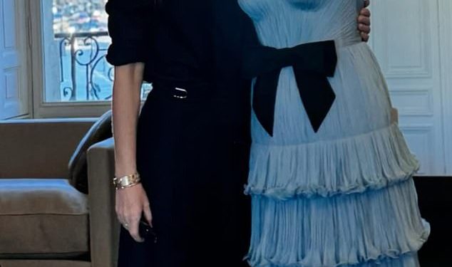 Pazi svijete, dolazi Apple Martin! Debitantica, 20, je djevojka iz sestrinstva na Sveučilištu Vanderbilt, krasila je prvi red na Chanelovoj modnoj reviji – I može pjevati kao njen tata frontmen Coldplaya – postoji li nešto što ona ne može?