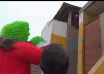 Peruanski policajac obučen u Grincha hapsi osumnjičene trgovce drogom