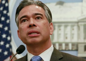 Plavi državni odvjetnik savjetuje državne dužnosnike kako se oduprijeti ‘drakonskim’ Trumpovim deportacijama