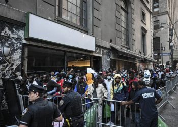 Policija traga za muškarcem koji je navodno pipkao petogodišnjakinju u prihvatilištu za migrante u New Yorku