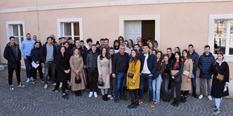 Potpisani ugovori za studentske stipendije u Sinju. Bulj: “Znanje vam nitko ne može oduzeti”