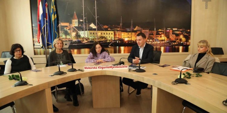 Predstavljen prvi Vodič za žrtve nasilja u Makarskoj
