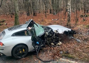 Prve riječi Michaila Antonija nakon njegove užasne nesreće s Ferrarijem otkrio je šetač pasa nakon što je ošamućena zvijezda West Hama završila na suvozačevom mjestu dok je bio na operaciji u londonskoj bolnici