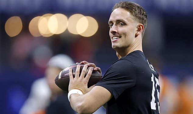 Quatternback Georgia Bulldogsa Carson Beck ima operaciju za kraj sezone u najgorem mogućem trenutku