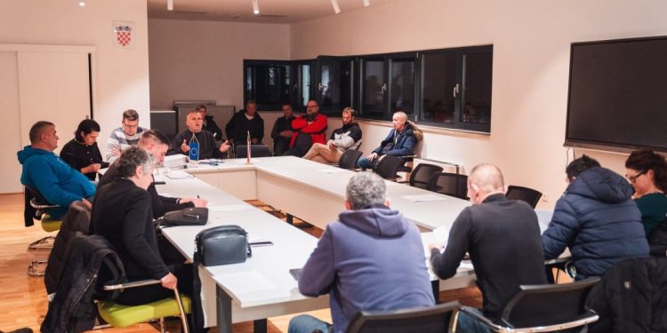 Raspušta se Općinsko vijeće Muća. Proračun načelnika Filipa Stupala nije dobio ni jedan glas