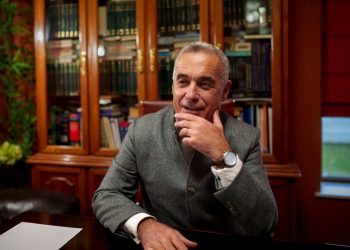 Rumunjska poništila prvi krug predsjedničkih izbora u kojima je pobijedio kandidat krajnje desnice