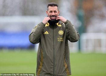 Ruud van Nistelrooy zahvaljuje kratkom razdoblju privremenog šefa Man Uniteda što mu je dodijelio prvi posao menadžera Premier lige nakon što je preuzeo Leicester