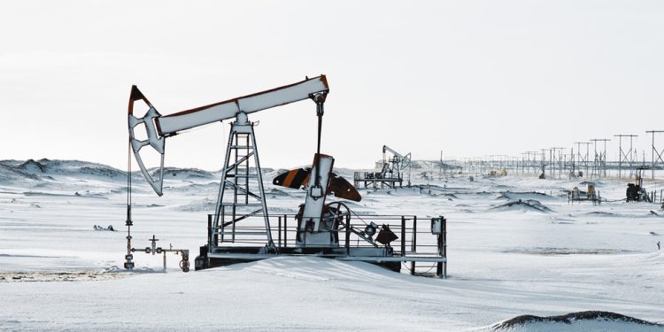 SAD razmišlja o ‘agresivnim’ sankcijama za rusku naftu – Bloomberg — RT World News