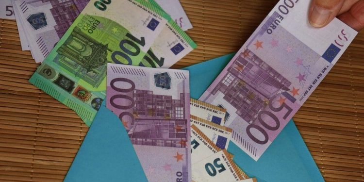 “ŠEFE, DIŽI IM PLAĆU” Konobarice u Dalmaciji oduševile: ‘Spasile su mi 400.000 eura’