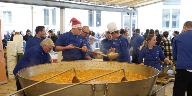 SPLITU S LJUBAVLJU Bakalar i fritule uz prigodni program na Pazaru