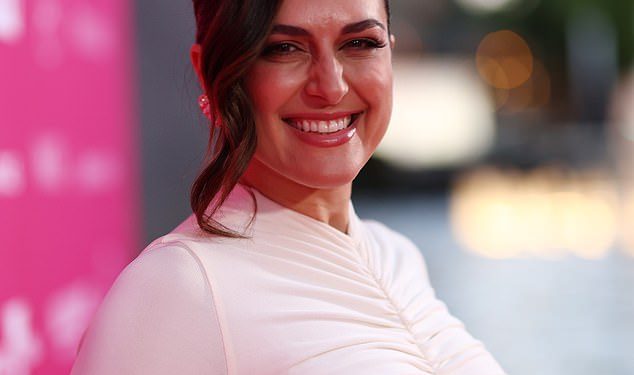 Sarah Abo hitno je odvedena na hitnu operaciju nekoliko trenutaka prije nego što će ugostiti Carols by Candlelight