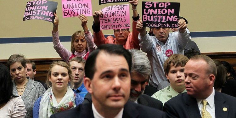 Scott Walker naziva ukidanje ključnog zakona WI-a koji je doveo do masovnih prosvjeda 2011. ‘drskom političkom akcijom’