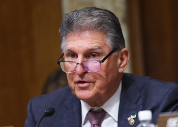 Senator Joe Manchin krivi progresivce da su Demokratsku stranku pretvorili u ‘otrovnu’