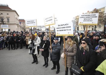 ‘NELOGIČNI POSLODAVAC’ Sindikat poštara na prosvjedu tražio povećanje plaća | NACIONAL.HR