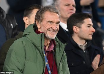 Sir Jim Ratcliffe upumpava još 79 milijuna funti u Man United kako bi povećao svoj udio u klubu – ali evo zašto ogromna novčana injekcija NEĆE koristiti Rubenu Amorimu u siječanjskom prozoru