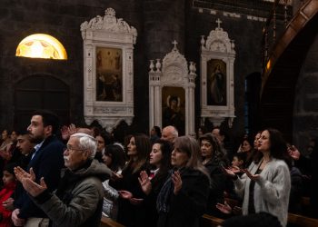 Sirijski kršćani koje je Zapad napustio – nadređena majka – RT World News