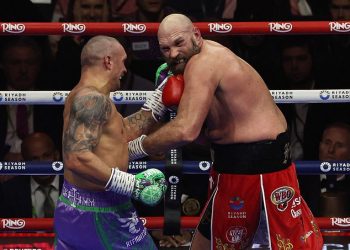 Sljedeći protivnik Tysona Furyja MORA biti Anthony Joshua u ‘najvećoj borbi u povijesti britanskog boksa’, inzistira Eddie Hearn nakon poraza od Oleksandra Usyka