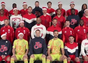 JINGLE BELLS Momčad Bayerna navijačima zapjevala božićnu pjesmu, jedan igrač očito nije znao tekst | NACIONAL.HR