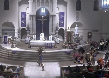 Snimljen poganski ritual tijekom svete mise: ‘Za ovakve stvari Bog nas kažnjava’