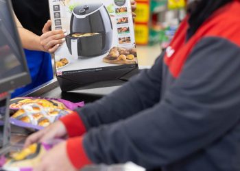 Špijunira li nas jedan od najpopularnijih uređaja? Otkrivene su kineske friteze na vrući zrak opremljene uređajima za nadzor