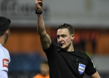 Sportske novosti – ‘Da sam ja sudio i vidio baklju, odmah bih prekinuo akciju. Sudac ne smije dati priliku novinarima i javnosti’