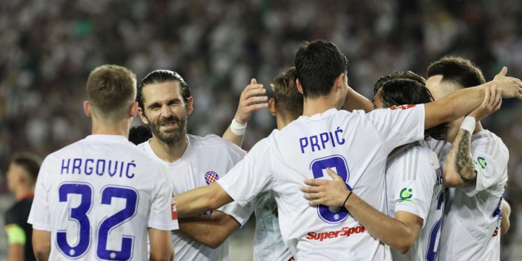 Sportske novosti – Hajduk ima drugog najboljeg mladog beka svijeta, a on uopće ne igra na svojoj poziciji?!