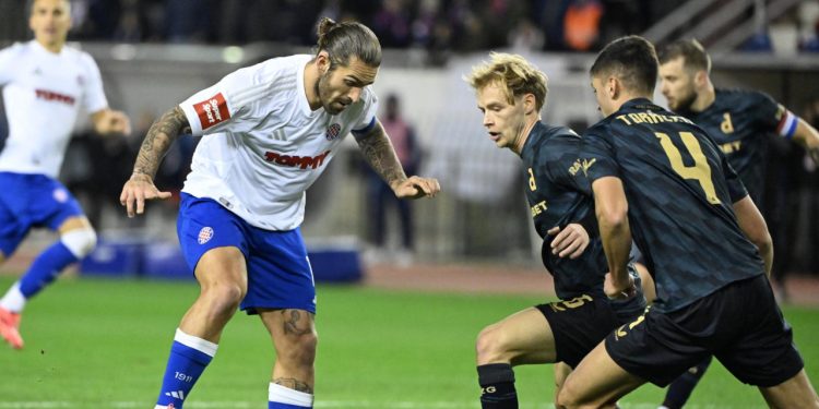 Sportske novosti – ‘Nasljednik Bobana i Modrića u cijeloj utakmici ima 14 dodavanja, a Bernauer je playmaker. Nerazumljivo’